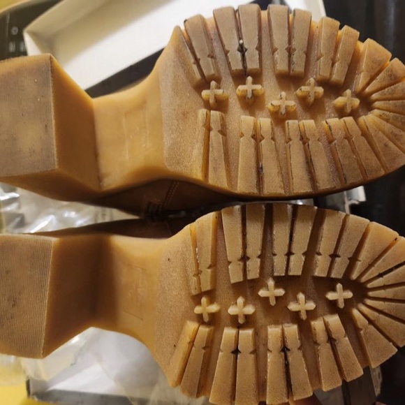 Brown boots with heel never used still in the box - Picture 5 of 5